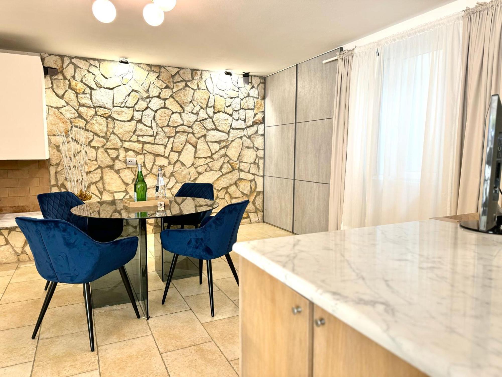 Le Village Sarzana Exteriör bild